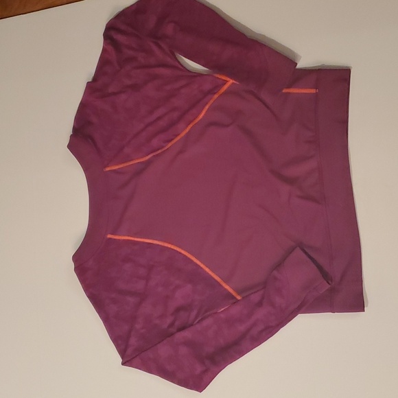 #616 Lululemon long sleeve t389 - Picture 4 of 5